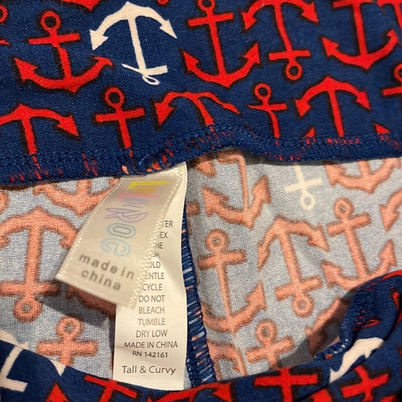 EUC LuLaRoe Anchor leggings Tall and Curvy - Picture 3 of 4
